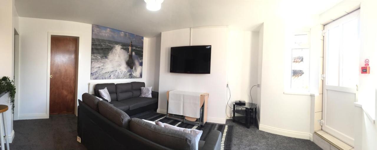 Southbay Flats Flat 1